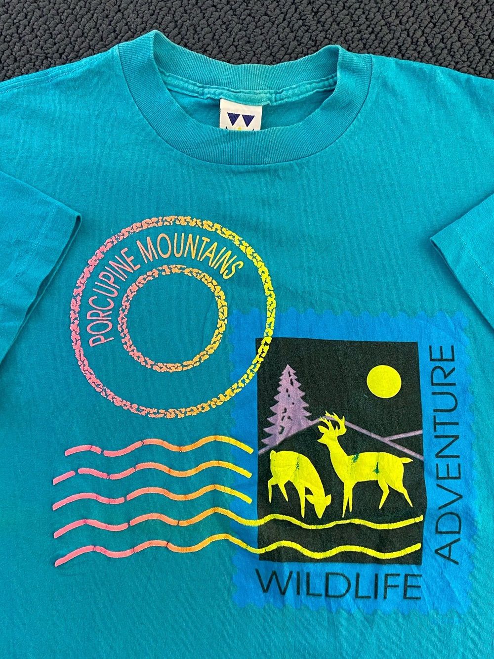 Vintage 90s Wildlife Vibrant Tee Shirt
